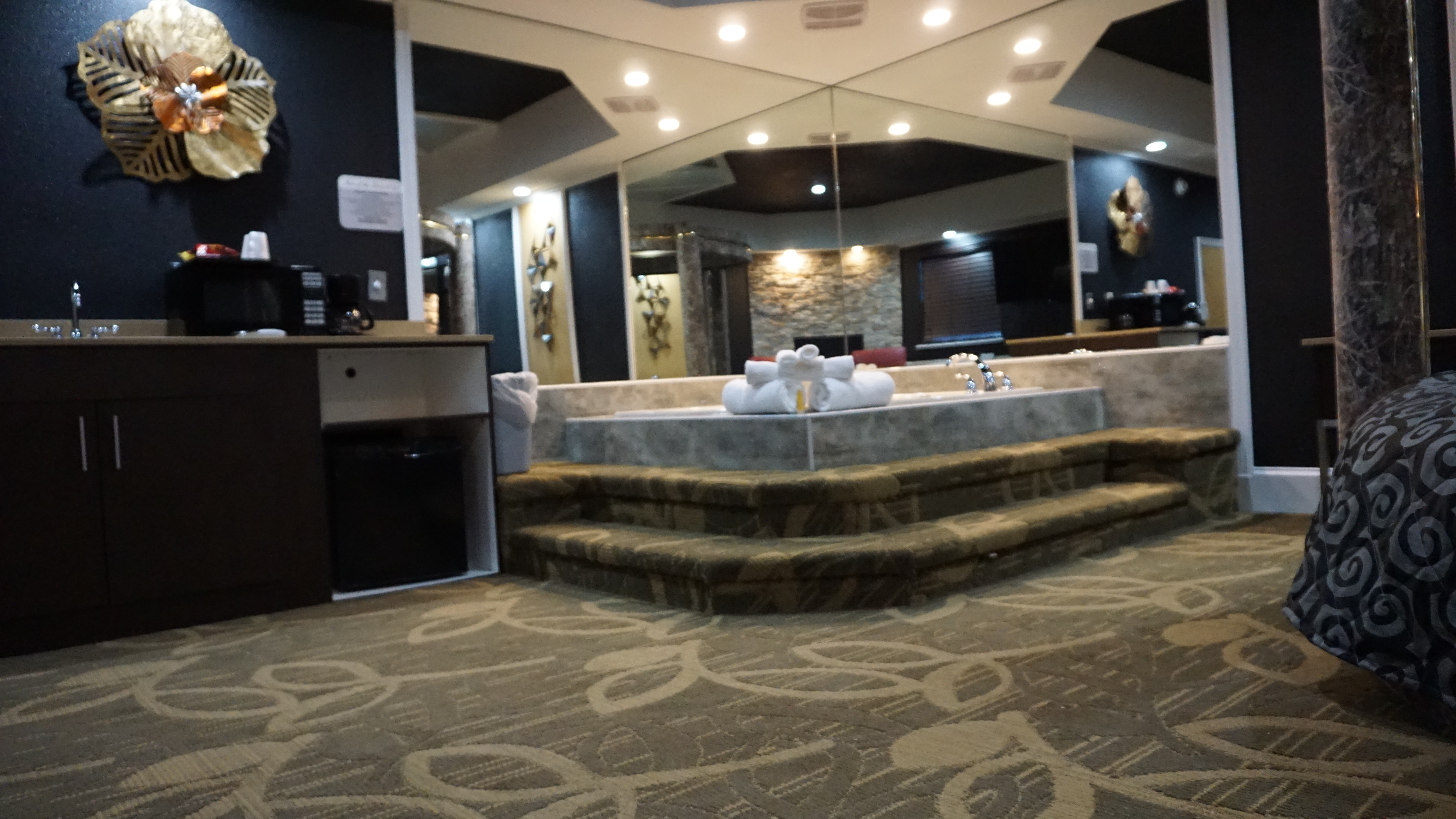 King Round Suite