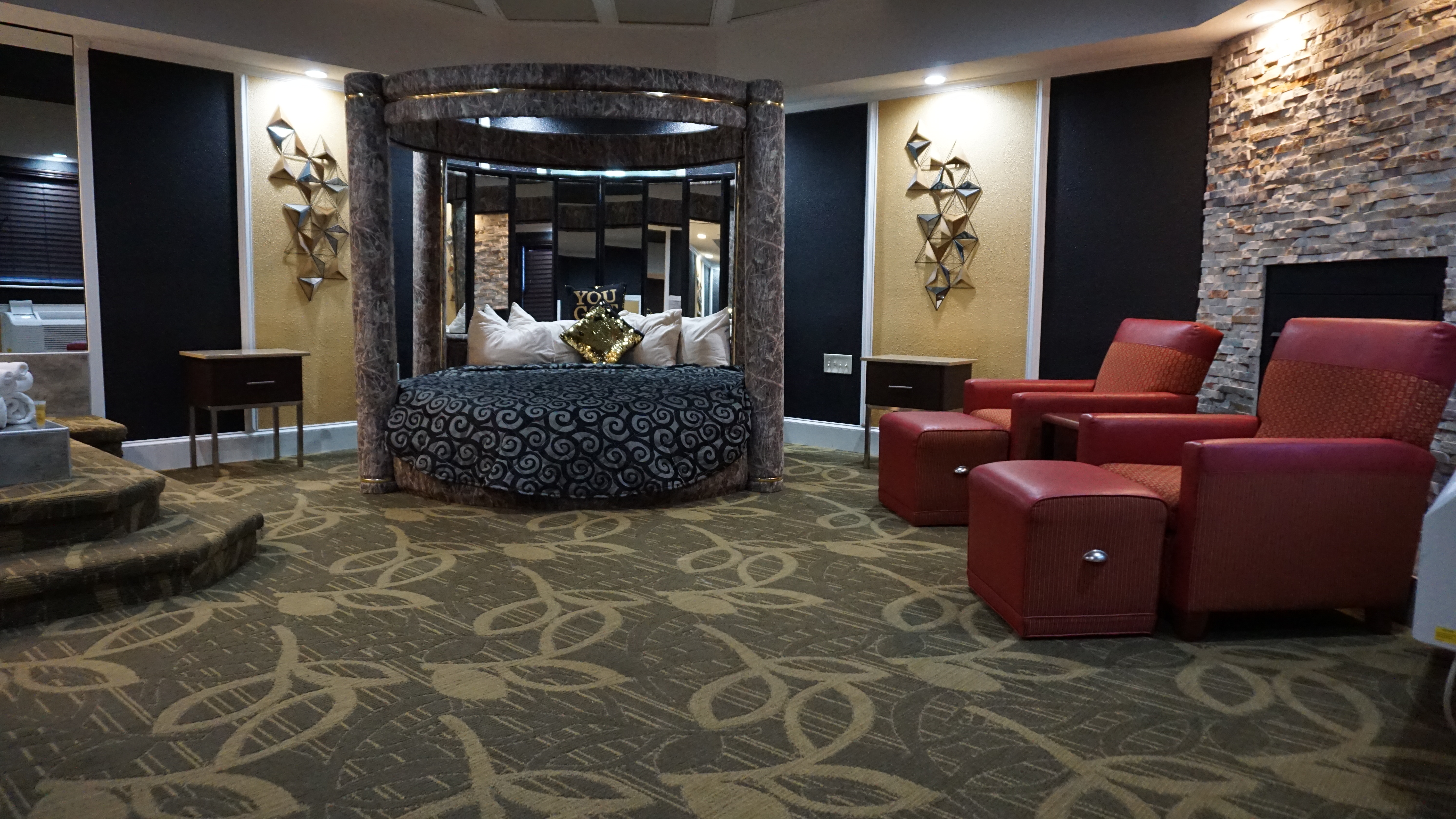 King Round Suite